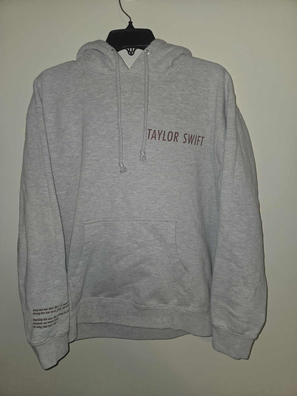Womens Offical Taylor Swift Red Tour  Light Gray Pullover Hoodie Size Medium
